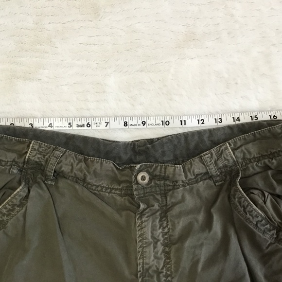 Perfection green cargo shorts size 52 / US36-38 - Picture 4 of 9